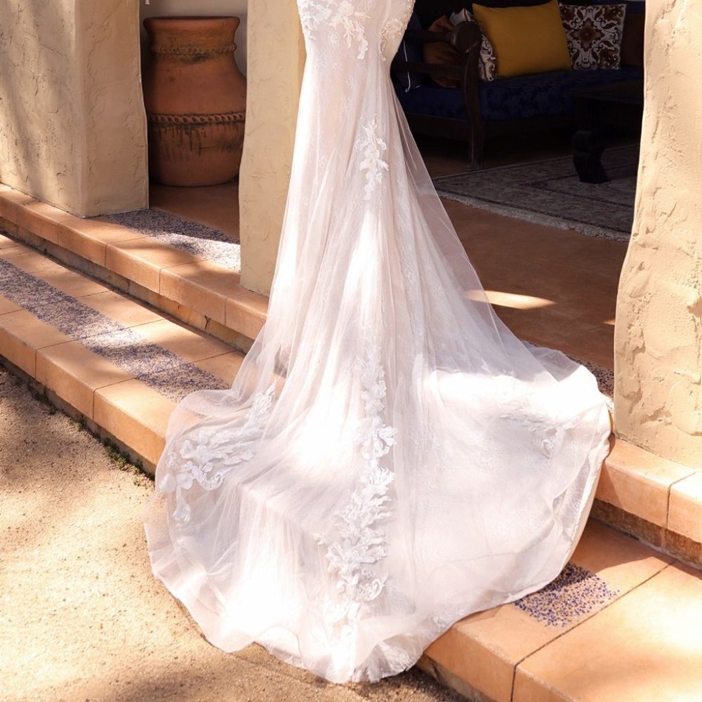 NEW OFF-WHITE SLEEVELESS MERMAID AVERY LACE WEDDING GOWN WITH ZIP BACK CD A1072W - Picture 6 of 6